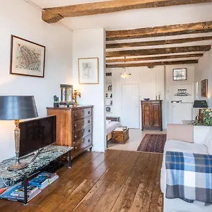 Classy 17th C Canalhouse Gasthof