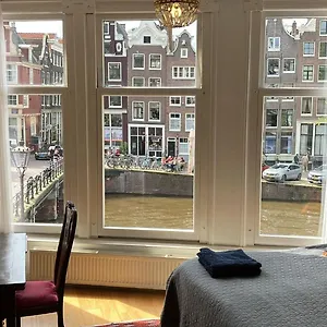 Canal View Bed and breakfast