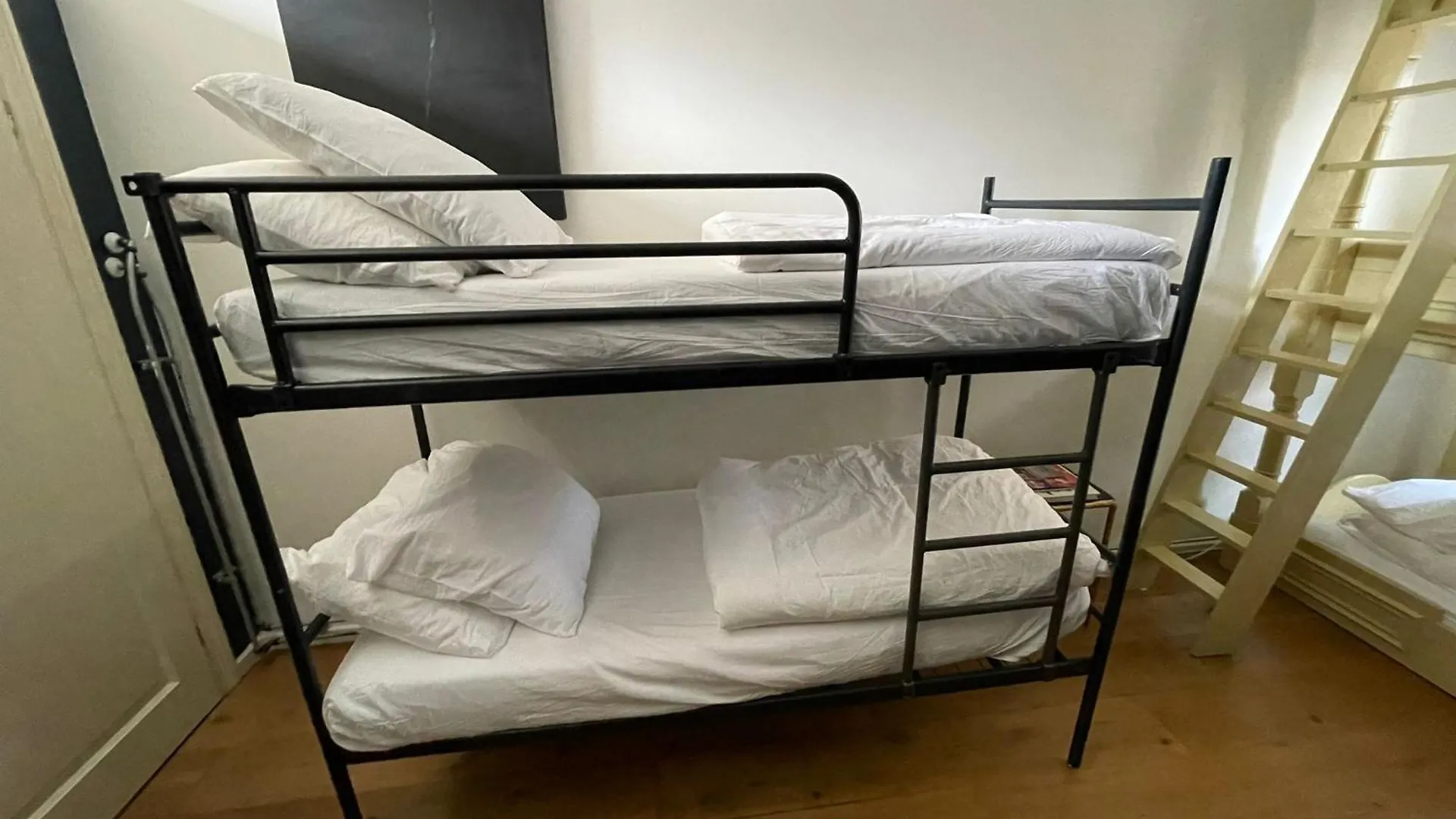 Amsterdam Rembrandt Square City Center Hotel 3*,
